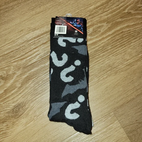 DC Comics The Batman 2-Pack Crew Socks Fits Shoe Size 6-12 New - Picture 2 of 6